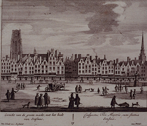 1973-5029 Gezicht op de Grotemarkt met rechts het standbeeld van Erasmus. Op de achtergrond links de Laurensk...