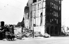 2001-2264 Puinresten na het bombardement van 14 mei 1940. Gezicht op de Zuidblaak, kantoorpand van De Nederlanden, van ...