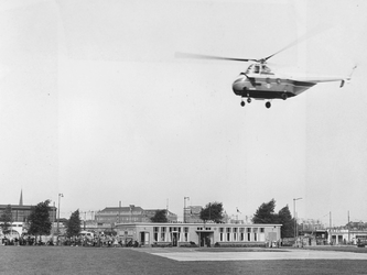2004-5068 Zicht op het Heliport aan de Hofdijk, hoek Katshoek.