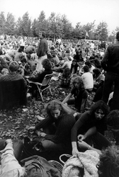 2005-9762-TM-9765 Rotterdam New Pop '78 Van boven naar beneden:-9762: Bezoekers op het popfestival in het Zuiderpark. ...