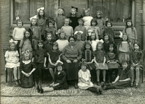 2008-3600 Foto's uit de nalatenschap van de familie Van Vreeswijk, eigenaar van het stucadoorsbedrijf Van Vreeswijk. 3 ...