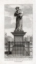 M-684 Standbeeld aan de Grotemarkt van Desiderius Erasmus, humanist.