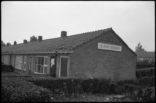 1889 Clubhuis De Zuider Jeugdhaven in noodwoning aan de 1e Opbouwstraat in Smeetsland.