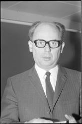 21271-5 Portret wethouder G.Z. de Vos (KVP) van Sociale Zaken en Volksgezondheid.