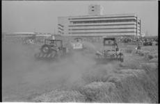 21398-5-4 Stockcarraces in de Spaanse Polder in het kader van elfde lustrum Rotterdams Studenten Corps met op de ...