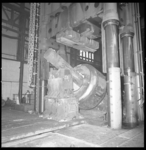 8493 De nucleaire afdeling van de RDM Heijplaat met een gigantisch object.