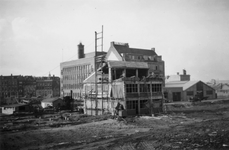 1976-2651 Gezicht op het in aanbouw zijnde bedrijfspand van metaalwarenfabriek Neo-Metaal n.v. aan de ...