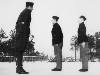 1977-3358 In een werkkamp, georganiseerd door de Nederlandsche Arbeidsdienst.
