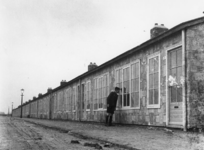 1977-3389 Het gereedmaken van noodwoningen van het Brabants Dorp.